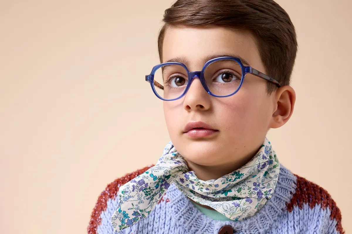 Acetatbåge ur Young-kollektionen