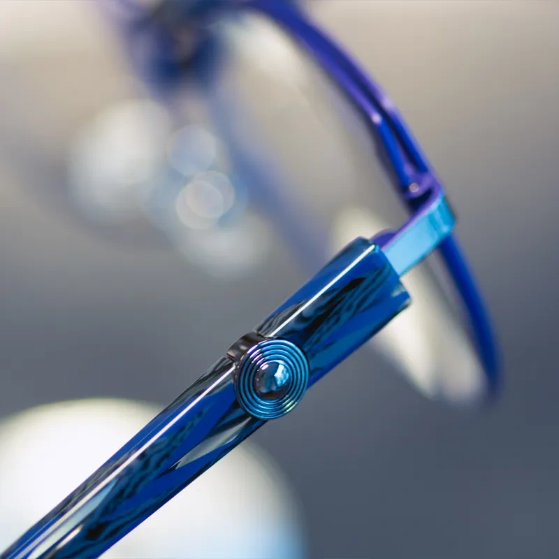 Detalj av glasögonbåge på licens av Kalevala